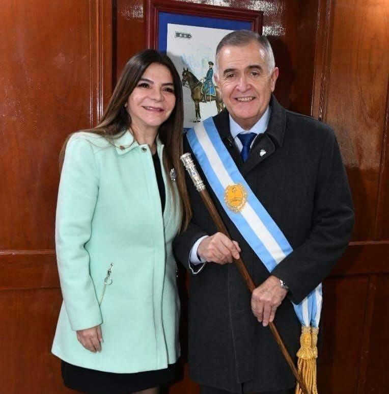Joepsi's tweet photo. Los delicuentes de @javier_noguera y @GladysMedinaOK se acaban de sentar para darle Quorum a Milei. 

Hicieron campaña como Peronistas, fueron en la lista de Fuerza Patria y ahora votan como libertarios.

Hijo de un camión lleno de putas. https://t.co/HTm8QQxwZ8