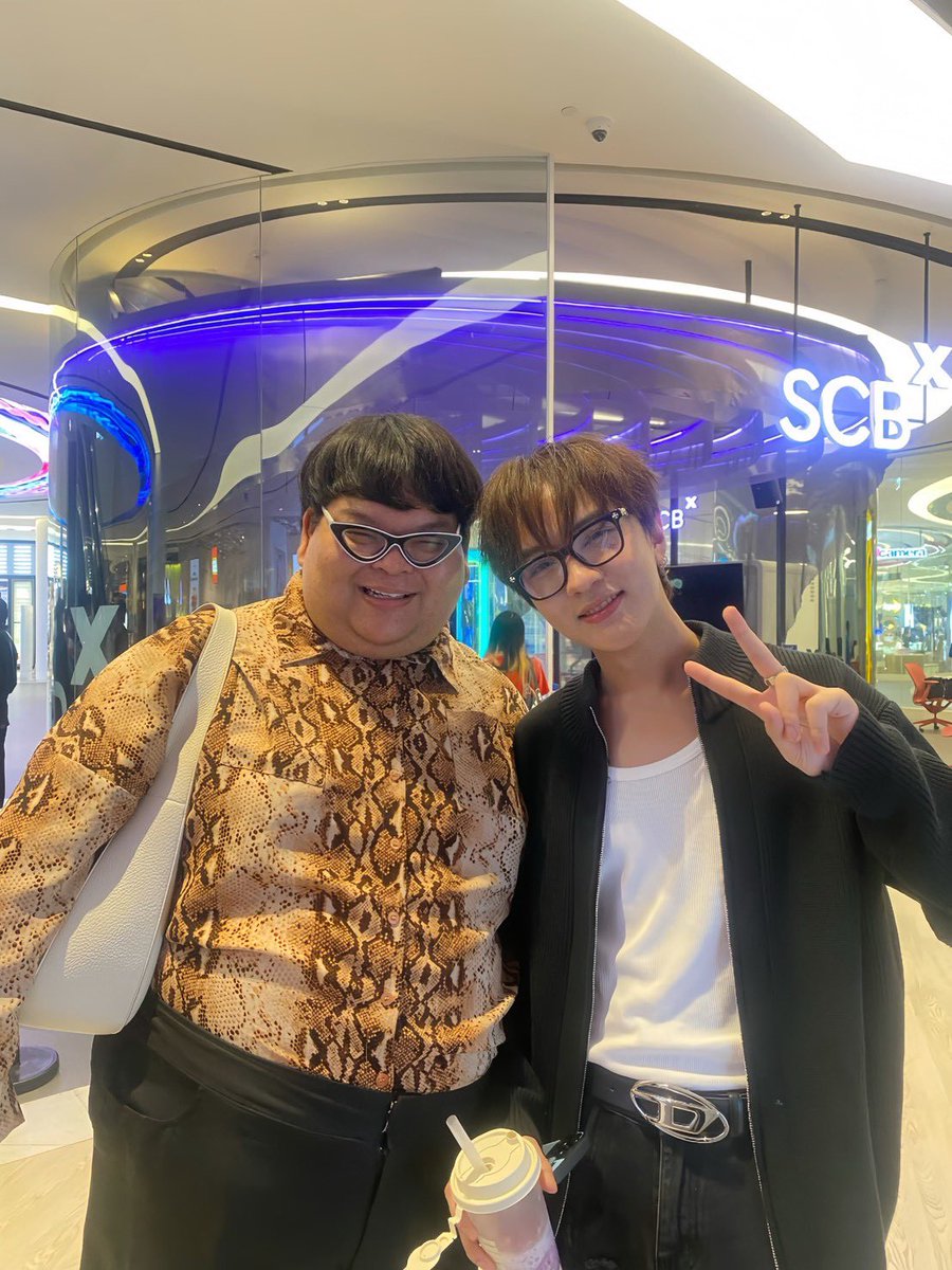 CEO Level8 และ ศิลปิน ร่วมงานเปิดตัว Debut Press Conference And MV Premiere ของวง Composs ที่ สยามพารากอน  วันที่ 15.02.2026 

#buzznorravit
#dfjentertainment
#compass
#compassdfjentertainment