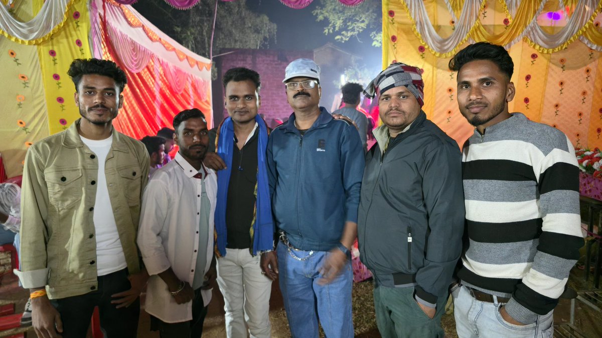 ranjaykumarjanu's tweet photo. Sandeep Azad Ravan भाई के सिस्टर के शादी में शामिल होने का मौका मिला।। बहुत खुशी हुआ।। 
#post #शादीसमारोह 
#शादीस्पेशल 
#Wedding
#WeddingVibes
#JustMarried
#IndianWedding
#BrideAndGroom
#WeddingCelebration
#WeddingMoments
#Shaadi
#LoveForever
#NewBeginning https://t.co/FXcgnXnwbF