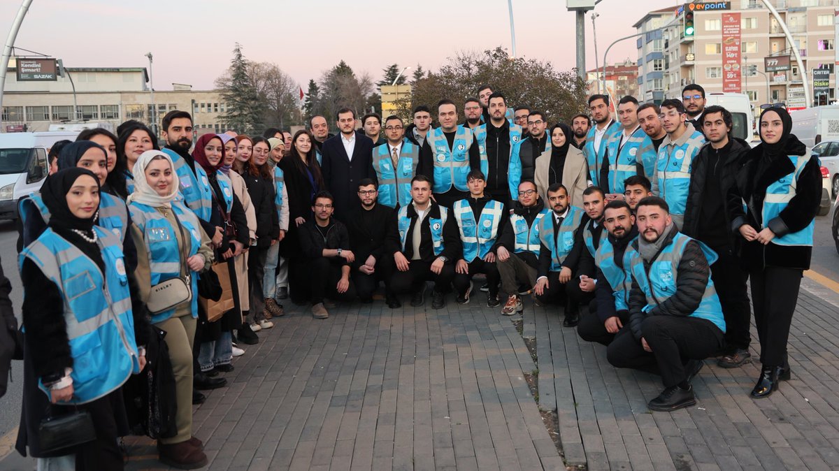 Ramazan’ın birinci gününde Gençlik Kolları Başkanımız Sayın <a href="/avyusufibis/">Yusuf İBİŞ</a> ile birlikte Beşevler’deydik.

Ramazan’ın bereketliyle birlik ve beraberliğimizi güçlendirmeye devam edeceğiz.

Hayırlı Ramazanlar 🌙