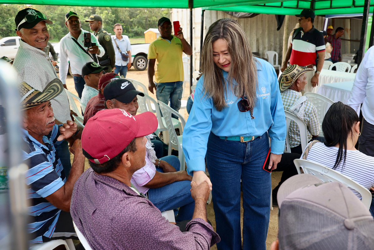 Arranca una de las obras más esperadas en La Mojana sucreña. Hoy la ministra de Transporte <a href="/maferojas/">Mafe Rojas</a> recorrió el corredor El Cauchal – Sucre, donde el Gobierno Nacional ejecuta una inversión de $154.236 millones para garantizar conectividad en temporada de lluvias e inundaciones