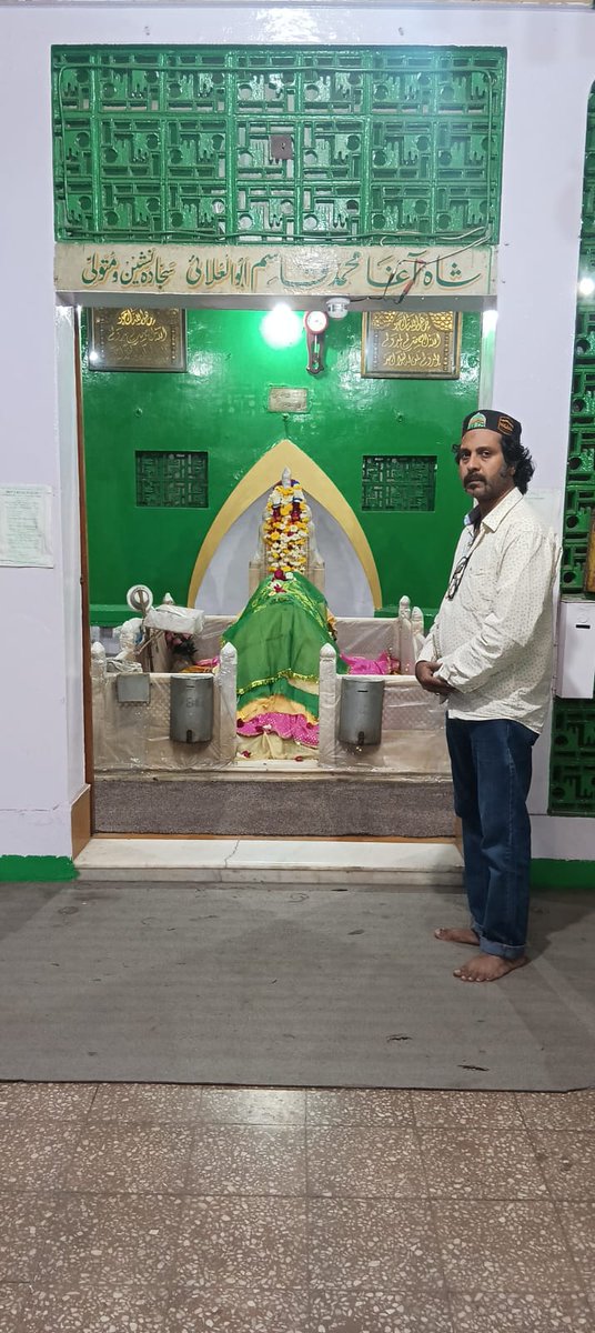 GhulamAliDelhi's tweet photo. Qadambosi &amp; Haziri Dargah Sharif Hazrat Shah Mirza Mohd Farhad Sahib Qibla Abulullai Reh, Delhi https://t.co/0XWre8eBvv