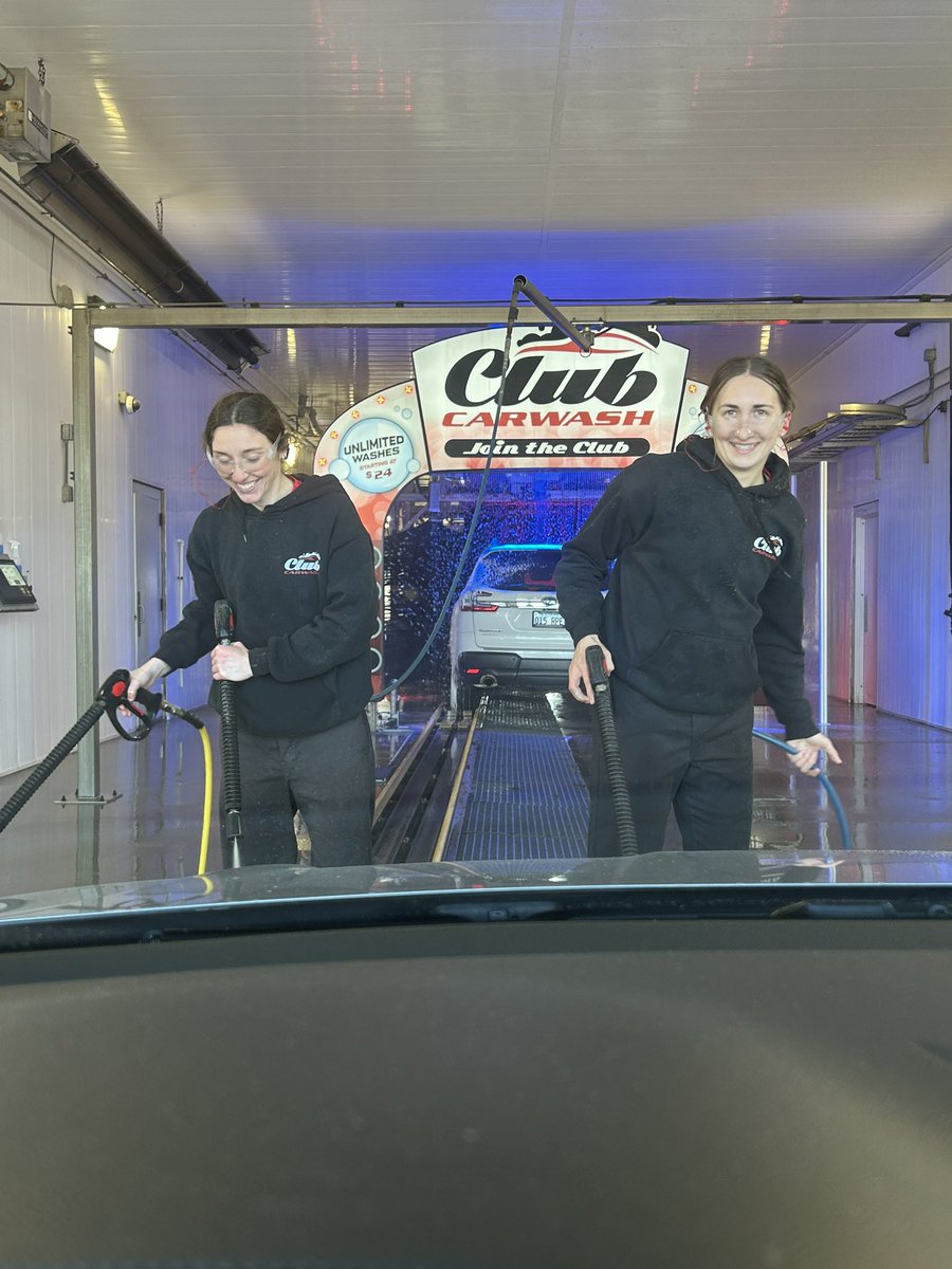 JetCastJackson's tweet image. I only trust the best people with taking care of my car! @2023Carli @PaigeCraft19 get the job done every time! 😂❤️✈️ 🏀 

@NewmanJetsWBB