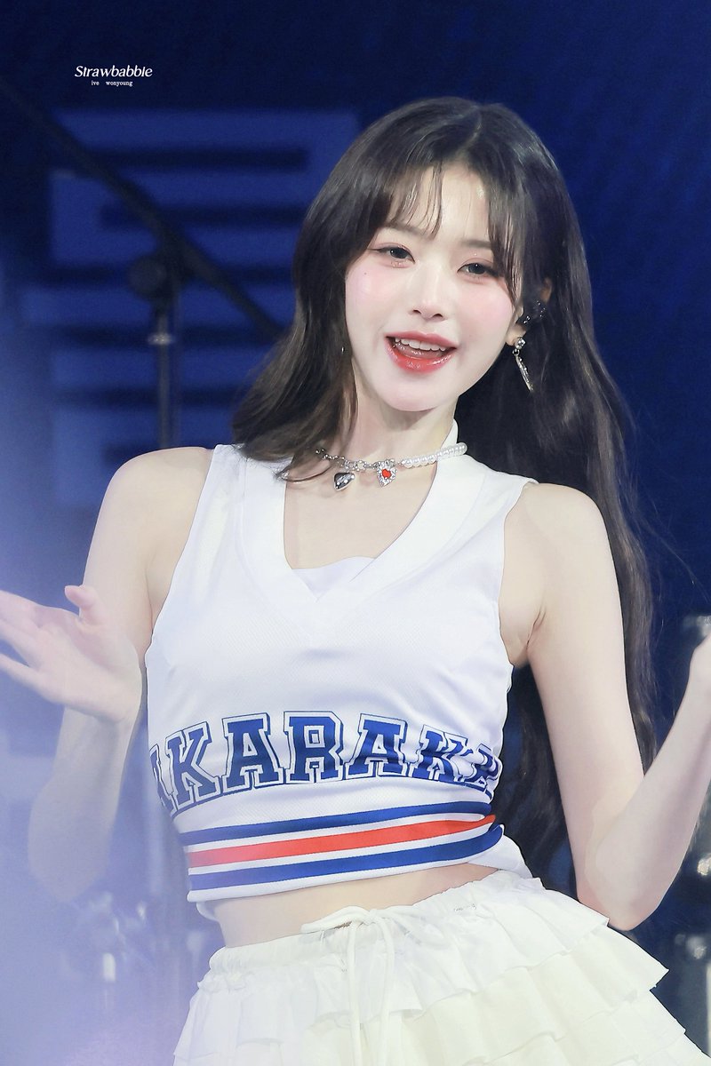 beaucutegirl's tweet photo. 240526 연세대 아카라카 
@Strawbabbie_wy 🩵🦋💦 

#장원영 #JANGWONYOUNG https://t.co/ZEGgH1H9na