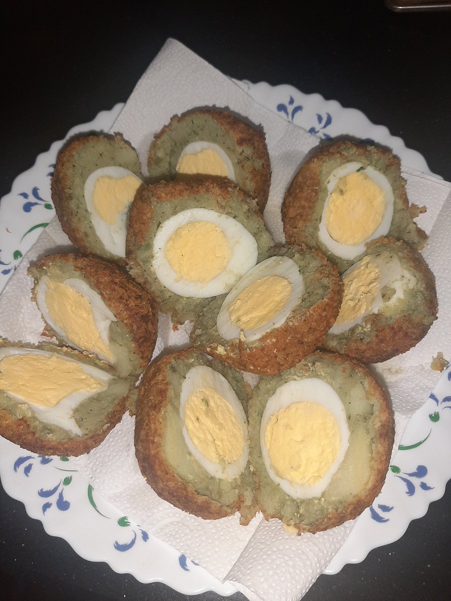 بچوں کی فرمائش پر آج کی افطاری میں اپنے ہاتھ سے تیار کیئے Scotcheggs جو میری اسپیشلٹی ہے- 😋😋