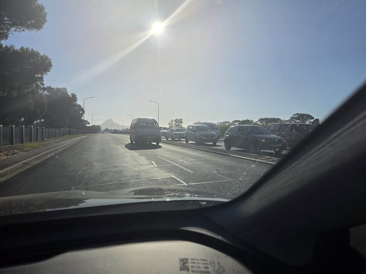 brink_patrick's tweet photo. @CityofCT @geordinhl
The lack of traffic control at the intersection of N7 &amp; Voortrekker Road in peak hours, mornings and evenings.
This intersection becomes extremely congested and chaotic during these times. Taxis and other vehicles frequently drive against oncoming traffic. https://t.co/INR6893381
