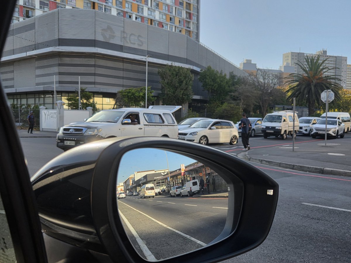 brink_patrick's tweet photo. @CityofCT @geordinhl
The lack of traffic control at the intersection of N7 &amp; Voortrekker Road in peak hours, mornings and evenings.
This intersection becomes extremely congested and chaotic during these times. Taxis and other vehicles frequently drive against oncoming traffic. https://t.co/INR6893381