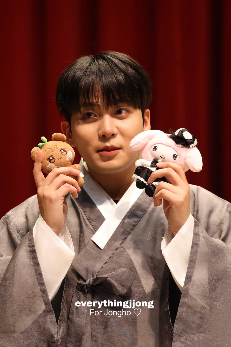 everythingjjong's tweet photo. 260219 Makestar 팬싸

🧸🧸

#ATEEZ #에이티즈 #Jongho #종호 #최종호 https://t.co/F5XlMrV446