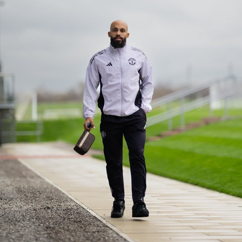 Mbeumo arrives for training 😁