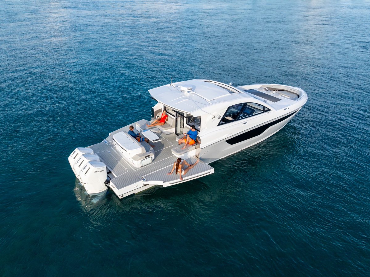 CruisersYachts's tweet photo. Enjoy all the exquisite features of the 50 GLS Coupe Design, now offered with a climate controlled command center, dinette and wet bar. #climatecontrol #CoupeDesign #madeInAmerica https://t.co/6pbCwkJLZI