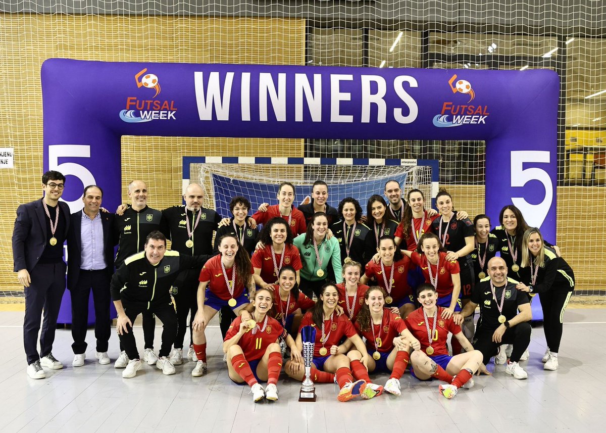 🔴La <a href="/SEFutbolFem/">Selección Española Femenina de Fútbol</a> de Fútbol Sala Campeona de Torneo Futsal Week 2026 con 2 victorias, 13 goles a favor y ninguno en contra.

🔴Buenas sensaciones para las nuestras con el debut de Èlia Gullí, Clau López, Judith Pedreira y Patricia Ortega.

ℹ️ Info: zonafutsal.com/la-seleccion-e…