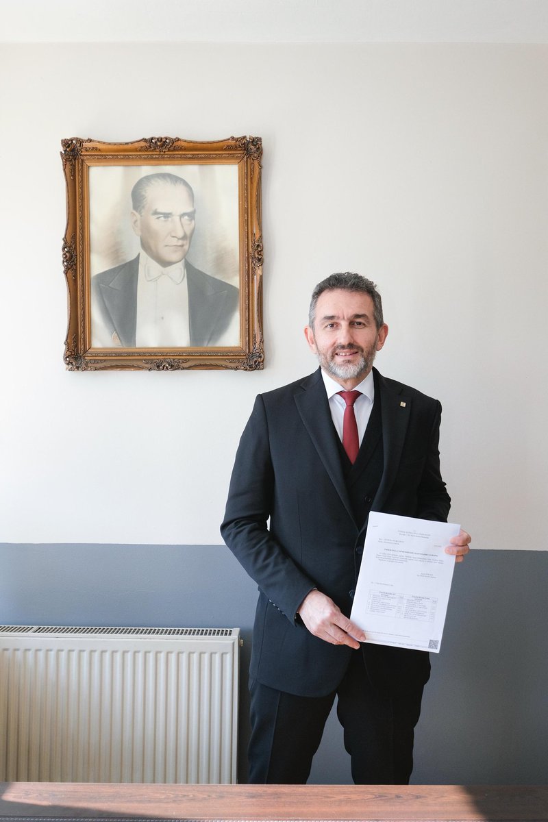 imoistanbulsube's tweet photo. İnşaat Mühendisleri Odası İstanbul Şubesi 50. Dönem Yönetimi olarak mazbatamızı almış bulunmaktayız.

Mazbata teslim süreciyle birlikte yeni dönem çalışmalarımıza resmen başlamış bulunuyoruz.

Görev süremiz boyunca; mesleğimizin saygınlığını ve kurumsal gücünü artırmak, üyelerimizin mesleki ve özlük haklarını korumak ve geliştirmek, odamızı daha katılımcı ve etkin bir yapıya kavuşturmak temel önceliğimiz olacaktır.

Çalışmalarımızı; meslek etiği, bilimsel yöntem ve kurumsal sorumluluk ilkeleri doğrultusunda sürdüreceğimizi kamuoyuna saygıyla duyururuz.

Yeni dönemin tüm üyelerimize ve meslek camiamıza hayırlı olmasını temenni ederiz.

İMO İstanbul Şubesi
50. Dönem Yönetim Kurulu