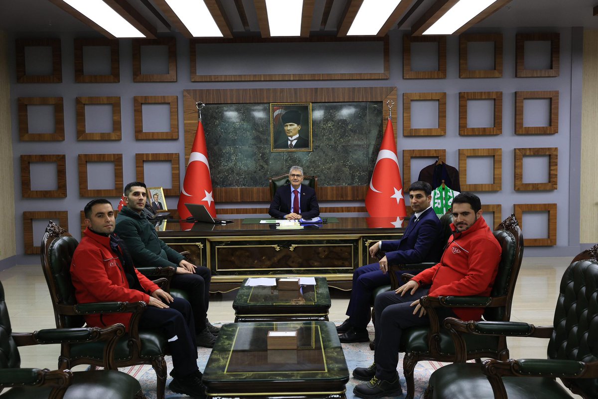 bingolvaliligi's tweet photo. Valimiz Sayın Cahit Çelik, ‘hayırlı olsun’ ziyaretleri kapsamında;

✅ Ziraat Odası Başkanı Haşim Bürkek ve Yönetim Kurulu Üyeleri,
✅ Kanaat Önderi Halim Kaya,
✅ TSE Bingöl İl Müdürü Metin Artan ve beraberindeki heyet,
✅ Denetimli Serbestlik Müdürü Nasır Göktaş,
✅ Bingöl Üniversitesi İlahiyat Fakültesi eski Dekanı Abdulnasır Süt,
✅ İlim Yayla Cemiyeti Bingöl Şube Başkanı Naci Özdemir ve Yönetim Kurulu Üyeleri’nin ziyaretlerini makamında kabul etti.

Nazik ziyaretleri için konuklarımıza teşekkür ederiz. 

@celikcahit 
#BingölValiliği
