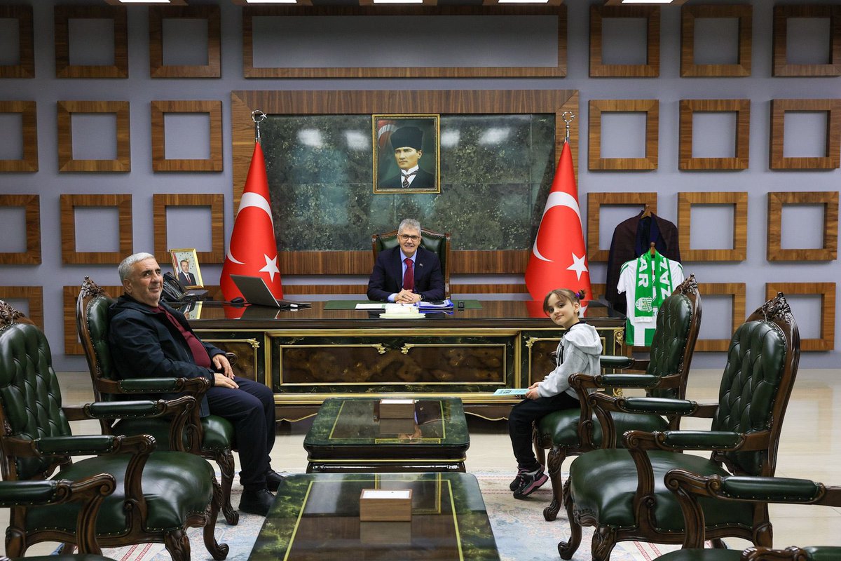 bingolvaliligi's tweet photo. Valimiz Sayın Cahit Çelik, ‘hayırlı olsun’ ziyaretleri kapsamında;

✅ Ziraat Odası Başkanı Haşim Bürkek ve Yönetim Kurulu Üyeleri,
✅ Kanaat Önderi Halim Kaya,
✅ TSE Bingöl İl Müdürü Metin Artan ve beraberindeki heyet,
✅ Denetimli Serbestlik Müdürü Nasır Göktaş,
✅ Bingöl Üniversitesi İlahiyat Fakültesi eski Dekanı Abdulnasır Süt,
✅ İlim Yayla Cemiyeti Bingöl Şube Başkanı Naci Özdemir ve Yönetim Kurulu Üyeleri’nin ziyaretlerini makamında kabul etti.

Nazik ziyaretleri için konuklarımıza teşekkür ederiz. 

@celikcahit 
#BingölValiliği