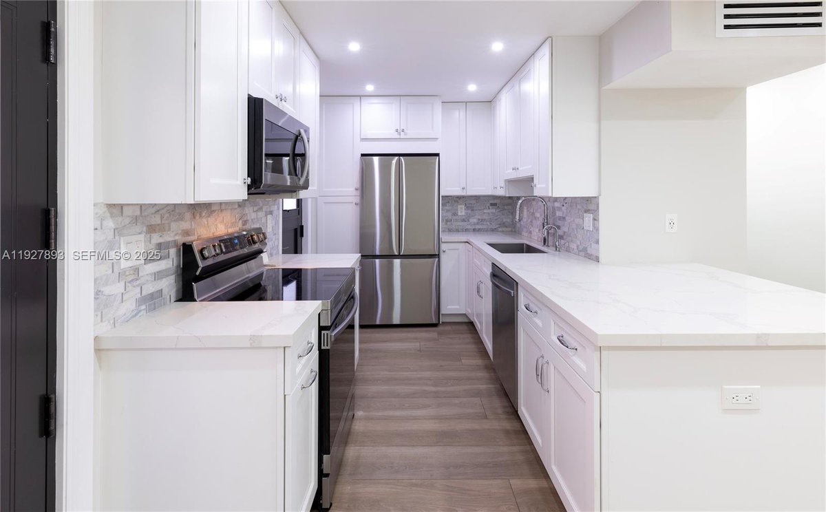 Hioigllc's tweet image. 📅 OPEN HOUSE | ⏰ Sat, Feb 21, 2026 04:30 PM - 05:30 PM

🏠 6855 Edgewater Dr #1DS, Coral Gables, FL 33133

holeinoneinvestmentsgroup.com/2026/02/19/act…