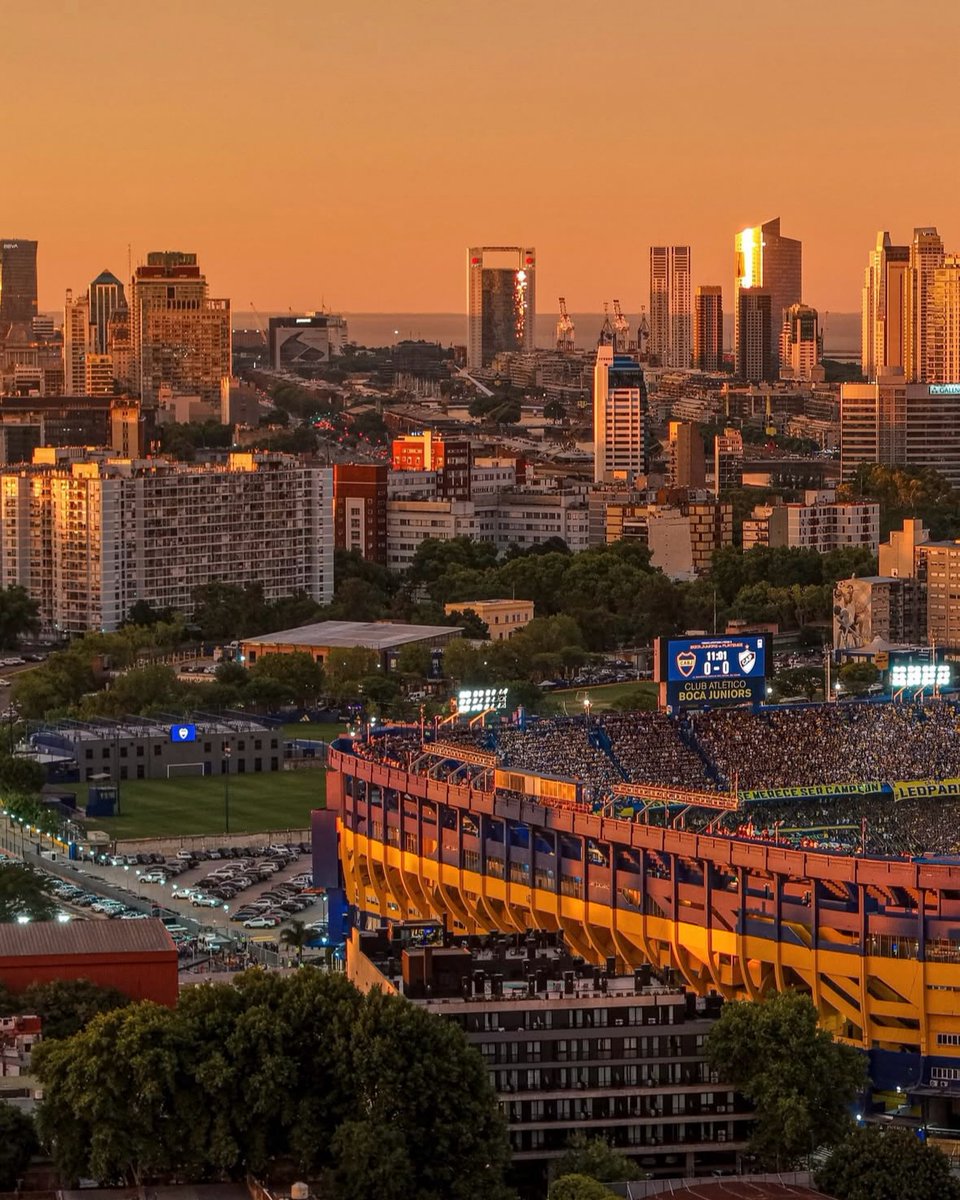 BocaJrsSports's tweet photo. El estadio más famoso del Mundo 🔵🟡 https://t.co/iPwYDak9Us