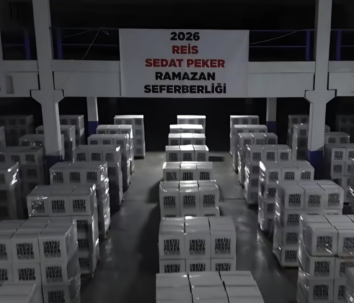 Hiçbir canı, canlıyı ayırt etmeden.. İnsanların sesini duyan, hayvanların çaresizliğini gören..Ardında boynu bükük kimseyi bırakmadan yardımına koşandır. Reis Sedat Peker.. <a href="/sedat_peker/">Sedat Peker</a>