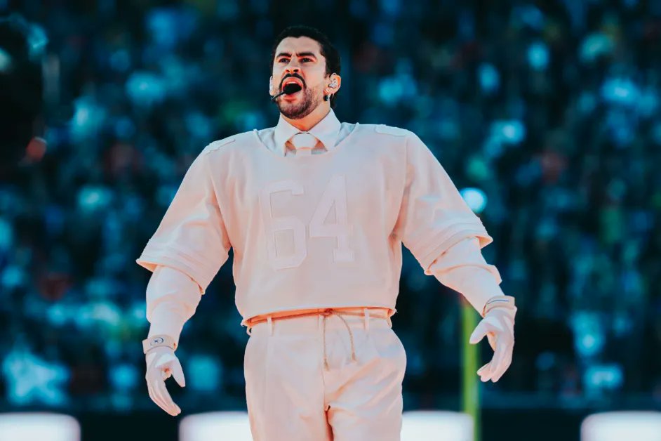 chartdata's tweet photo. Bad Bunny earned the biggest global streaming week of his career following the Super Bowl, with 1.43 billion (ending February 12).

It's the biggest week for any Latin or male artist in history and fifth overall, Billboard reports. https://t.co/rWgA6dYwYR