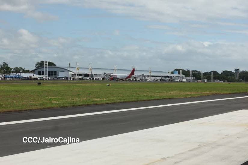 🇳🇮 El Proyecto de Ampliación y Mejoramiento de la Pista del Aeropuerto Internacional Augusto C. Sandino alcanza un 19.73% de avance, fortaleciendo la infraestructura aérea del país y sentando las bases para una futura conectividad directa con naciones europeas. ✈️🌍

#Nicaragua