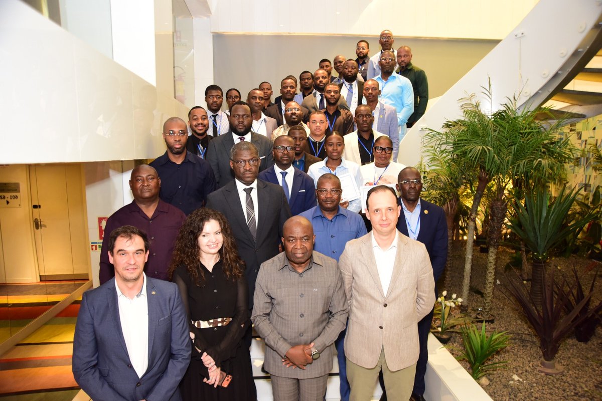PJudiciaria's tweet image. Capacitar Angola contra o cibercrime. 🎯
Na 2ª quinzena de fevereiro, durante 5 dias de formação, dois elementos, experientes da #PJ, desenvolveram uma ação sobre cibercrime e ciberataques, promovida pela #UNODC, a 30 efetivos do SIC - Serviço de Investigação Criminal de Angola.