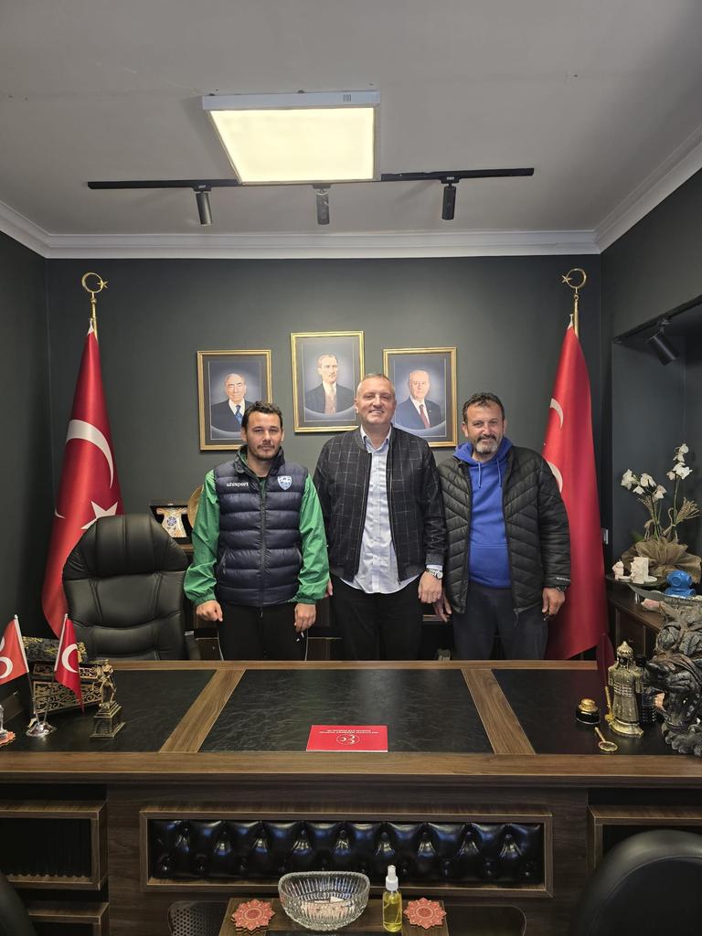 Milliyetçi Hareket Partisi Bodrum İlçe Başkanımız Sn. Engin Galipoğlu'na hayırlı olsun ziyaretinde bulunan Yarımadaspor Teknik Direktörü Sn. Cengiz Beller ve Sn. İskender Doğan'a nazik ziyaretlerinden dolayı teşekkür ediyoruz.

#BirlikteGüçlüyüz..🇹🇷