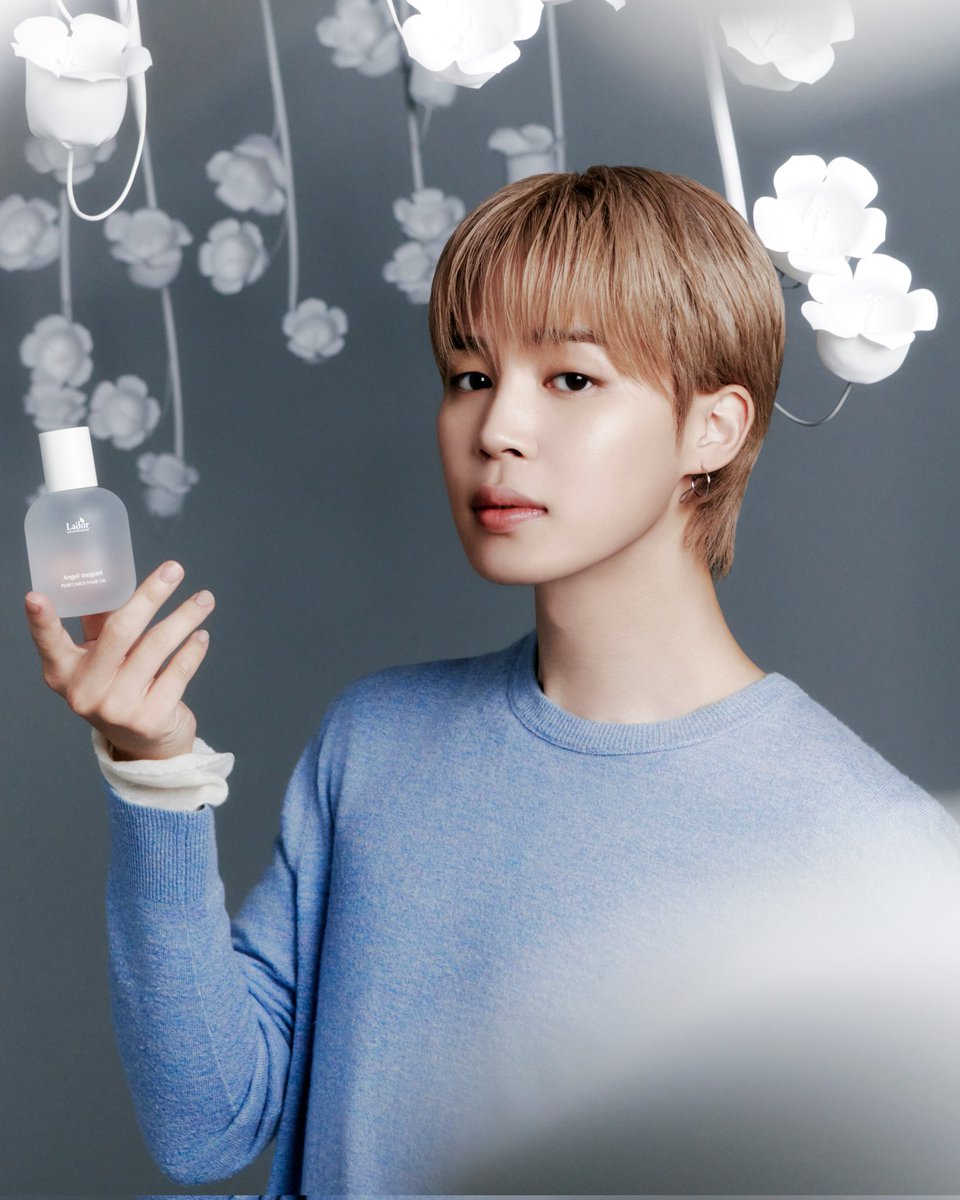 🌱📰|LADOR para JIMIN

Es difícil escapar de la imagen de Jimin una vez que la ves🪽
Es difícil escapar del aroma claro y persistente del lirio de los valles una vez que lo hueles🤍🌿🌼

#LADOR #아도르  #지민 #BTSJimin  #Jimin 
©lador_official|❣️