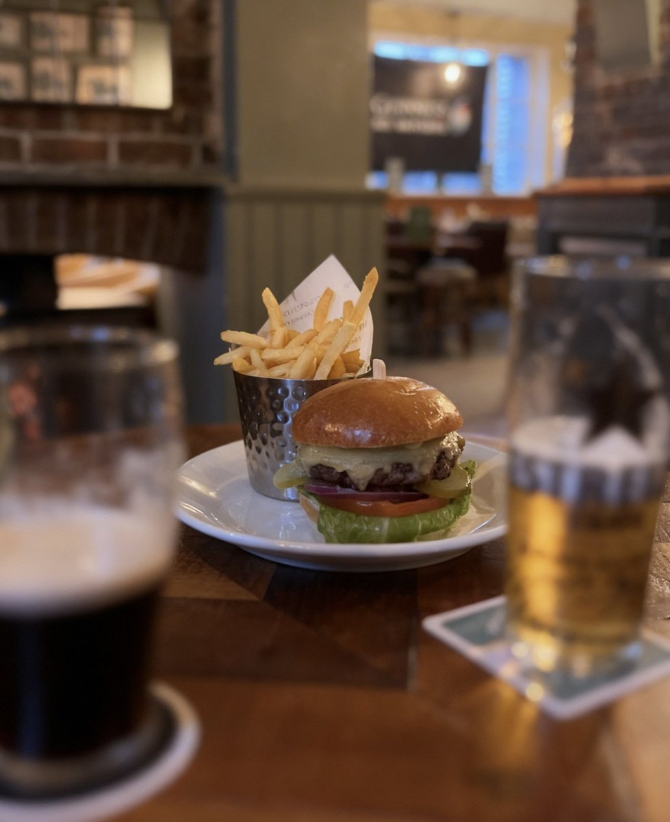GreyhoundH's tweet photo. A proper classic burger, done right β and always waiting for you at The Greyhound ππ₯
Or feeling a little different? Why not dive into our Winter Set Menu and try something seasonal instead. βοΈπ½οΈ
-
@youngspubs
#GreyhoundCarshalton #PubFood #WinterSetMenu #YoungsPubs https://t.co/UYbE70Z7j5