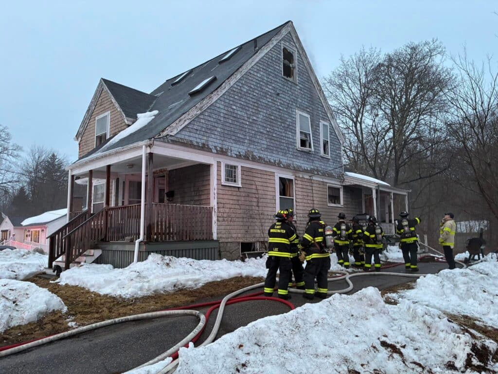 EBFireRescue's tweet photo. East Bridgewater Fire Battles Complex Structure Fire : EAST BRIDGEWATER — Chief John Dzialo is praising East Bridgewater firefighters who responded short-handed and battled a house fire on Wednesday afternoon. With half of… https://t.co/9tez1C38Xa https://t.co/j2cMAUrGJV