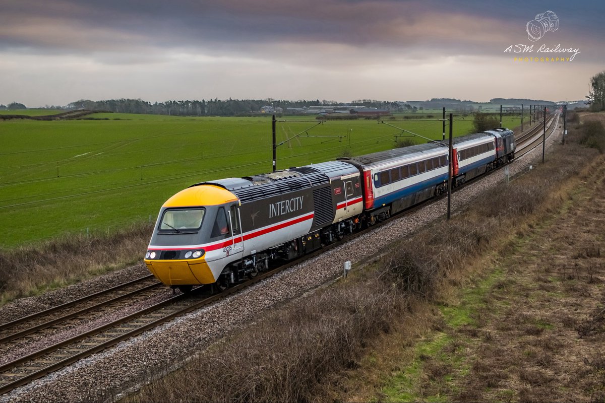 ASMRailPhotos's tweet image. 🖍️| 5Q04 1005 Bury East Lancs Railway to Joppa Straight

📣| @125Group 
🚂| Class 43025 ‘Exeter’
🚂| Class 43060 ‘Heaton 150 1875-2025’
📍| Whinney Hill
📆| 19/02/2026

#class43 #43025 #43060 #125group 

📸| Photography by @ASMRailPhotos ©️