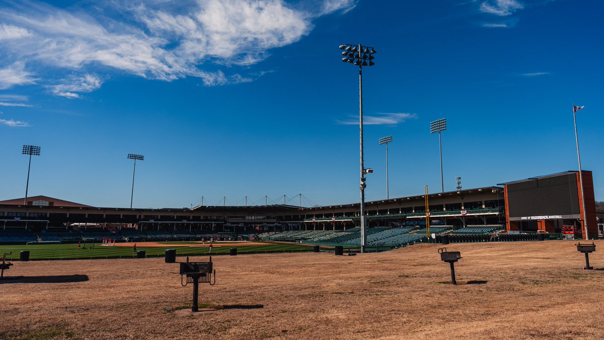 RazorbackBSB's tweet photo. BIG-time upgrade at Baum-Walker 👀

Thanks to a generous gift from the Willard &amp; Pat Walker  Charitable Foundation, JM’s HogVision is a 19.25-foot-tall by 55-foot-wide board, providing 1,059 sq ft of digital space for HD video, instant replays, graphics, in-game stats and info. https://t.co/cD0aASXYCa