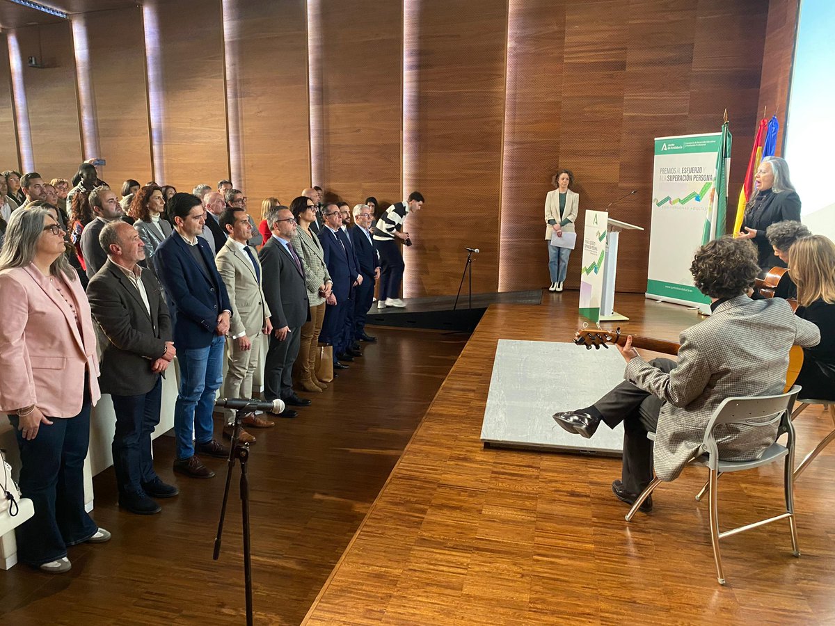 EducaAnd's tweet photo. ✅  Josefa Pedroza Lara ➡️ IES Pedro Espinosa de Antequera (Málaga)
✅ Abdelbar Aourram ➡️ IES Vicente Espinel de Málaga
✅  Juan Pedro Manga García Del IES Hispanidad de Santa Fe la (Granada) https://t.co/rk9VrYHG7r