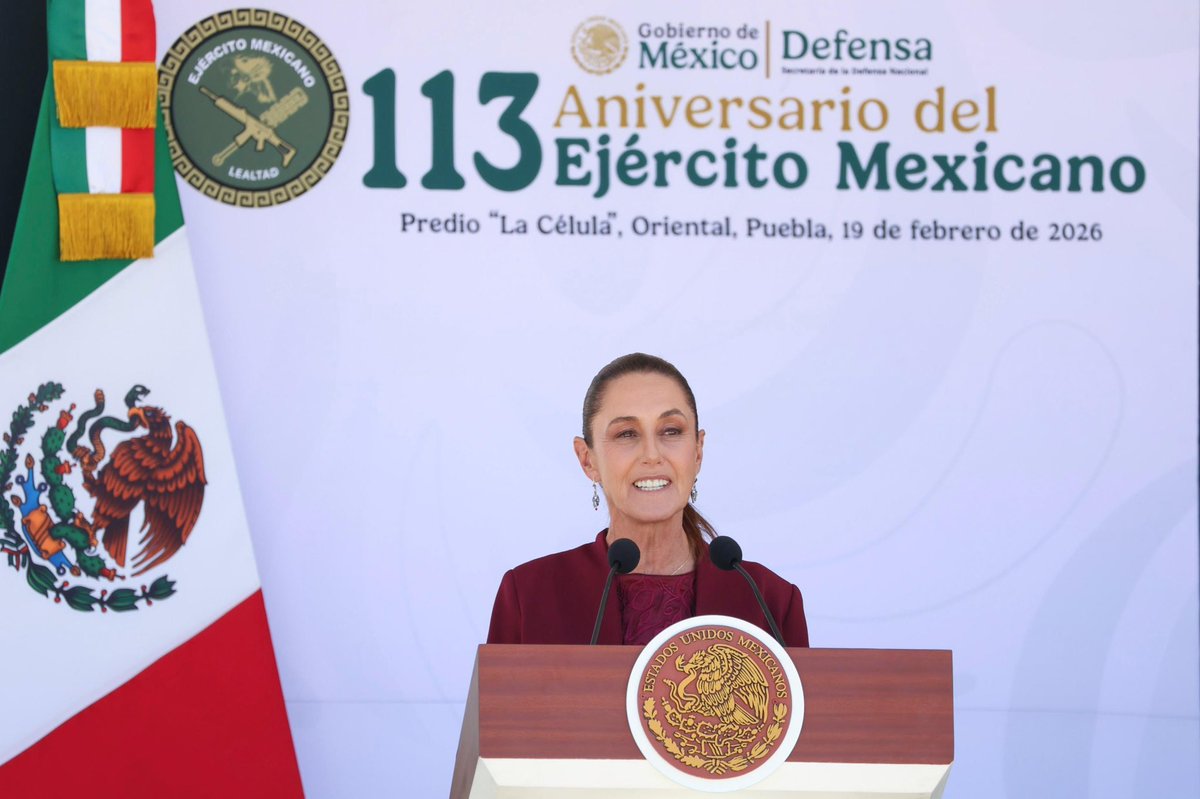 rosaicela_'s tweet photo. La Presidenta @Claudiashein encabezó, desde #Puebla, la ceremonia por el 113 aniversario del #EjércitoMexicano. Todo nuestro reconocimiento a las mujeres y hombres que con vocación de servicio se desempeñan cada día en la noble labor de defender a #México. 🇲🇽 @Defensamx1 https://t.co/m0SIBrnDO6