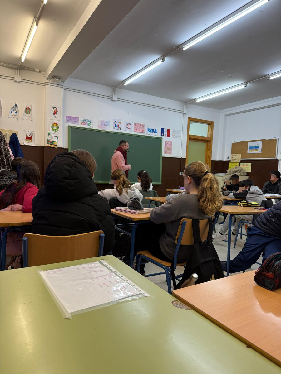 iesbernuy's tweet photo. Taller sobre redes sociales impartido por Pablo Gordillo gracias al AMPA Pelusa. https://t.co/JVvZvZ6yEn