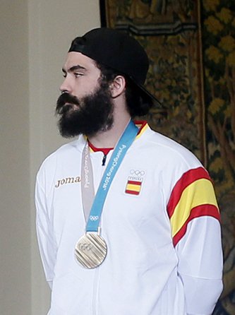 Las medallas de hoy tienen mucho mérito, pero me quedo con el bronce de Regino Hernández. Que un tío de Ceuta (sí,  de Ceuta) tenga medalla en snowboard puntúa doble.