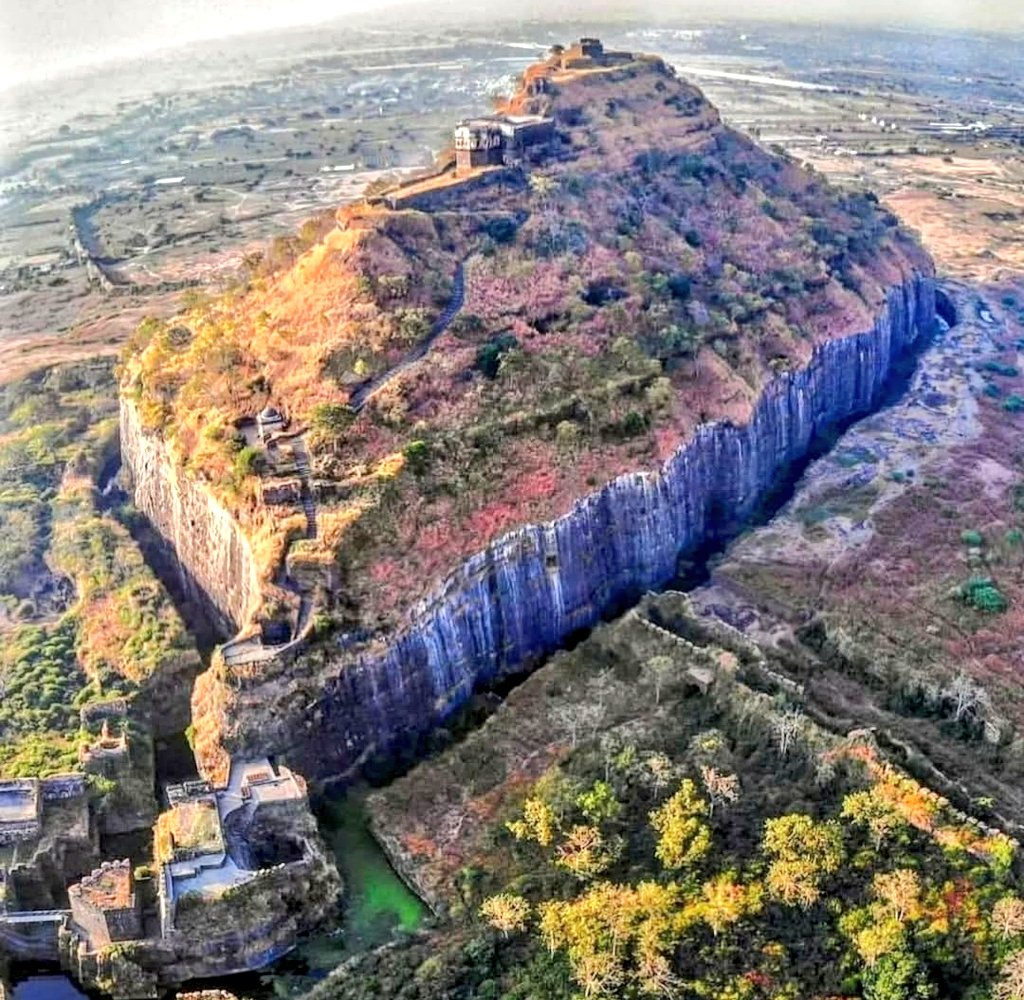 The Daulatabad Fort, carved from solid rock, sits atop cliffs that rise more than 50 meters (164 feet). Built by the Yadava dynasty in the 12th century, much of the lower slopes of the hill were excavated to create sheer, vertical sides, enhancing its defenses. There is only one