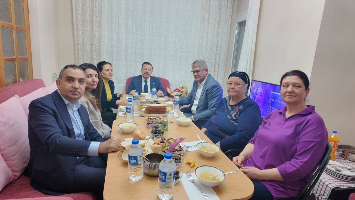 📍Torbalı

Ramazan ayının ilk iftarında, Aziz Şehidimiz Serdar Genç'ın kıymetli annesi Zeliha Genç teyzemizin hanesine, eşim Pınar Hanım, Torbalı Kaymakamımız Adem Çelik ve değerli eşi, AK Parti Torbalı İlçe Başkanımız Yılmaz Girgin ile birlikte misafir olduk.

Şehidimizin