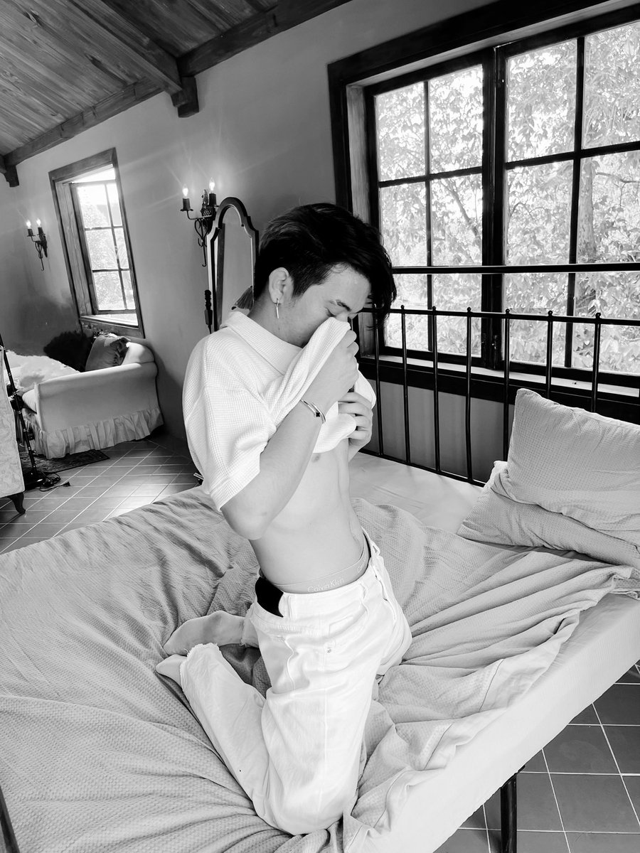 Lên đây kiếm ny được không mọi người 🔝
kiếm bạn bè đi dạo cũng được ✅ 
Vinhomes Quận 9 thì ibx cái nè mn ơi