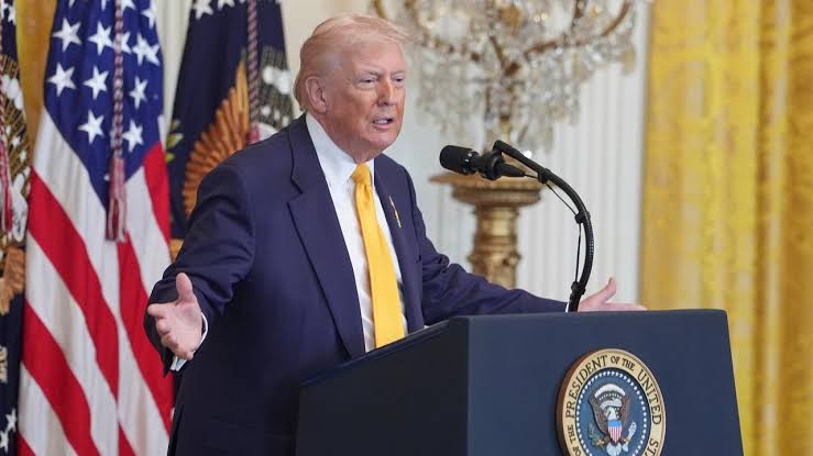 🚨 ترامب يُفجرها: المغرب في طليعة داعمي "مجلس السلام"

أكد الرئيس الأميركي دونالد ترمب 🇺🇸 أن عدة دول عضوة من بينها المملكة المغربية 🇲🇦ـ في مجلس السلام🇺🇳 ساهمت بأكثر من 7 مليارات دولار لدعم غزة.
كما أعلن ترمب عن تبرع بلاده بـ10 مليارات دولار للمجلس.
#المغرب #أمريكا #دونالد_ترمب