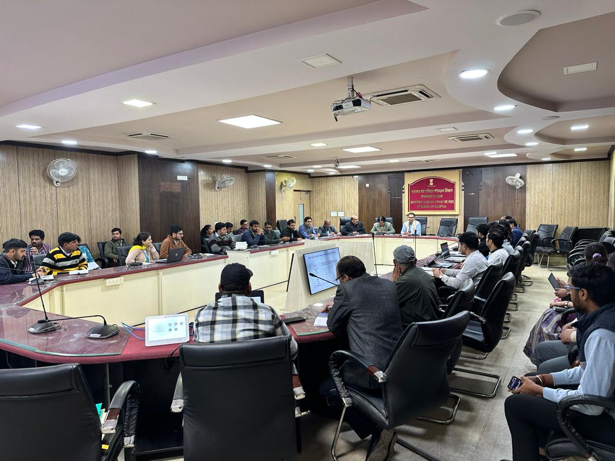 abdm_rajasthan's tweet photo. рдИ-рдЧрд╡рд░реНрдиреЗрдВрд╕ рдХреЗ рдорд╛рдзреНрдпрдо рд╕реЗ рдбрд┐рдЬрд┐рдЯрд▓ рд╕рд╢рдХреНрддрд┐рдХрд░рдг рдХреА рджрд┐рд╢рд╛ рдореЗрдВ рдЖрдЬ рдЕрд╣рдо рдмреИрдардХ рдкрд░ рдбреЙ. рдЕрдорд┐рдд рдпрд╛рджрд╡(рдорд┐рд╢рди рдирд┐рджреЗрд╢рдХ, рд░рд╛рд╖реНрдЯреНрд░реАрдп рд╕реНрд╡рд╛рд╕реНрдереНрдп рдорд┐рд╢рди, рдЬрдпрдкреБрд░) рдХреА рдЕрдзреНрдпрдХреНрд╖рддрд╛ рдореЗрдВ IT рдкреНрд░реЛрдЬреЗрдХреНрдЯреНрд╕, #ABDM рдЗрдВрдЯреАрдЧреНрд░реЗрд╢рди рдПрд╡рдВ #IHMS рд╕реБрджреГрдврд╝ рдмрдирд╛рдиреЗ рдкрд░ рд╡рд┐рд╕реНрддреГрдд рд╕рдореАрдХреНрд╖рд╛ рдХреА рдЧрдИред #AyushmanBharat #nha #ABHA #NHM #DHIS #EHR https://t.co/qqgYSFhBe0