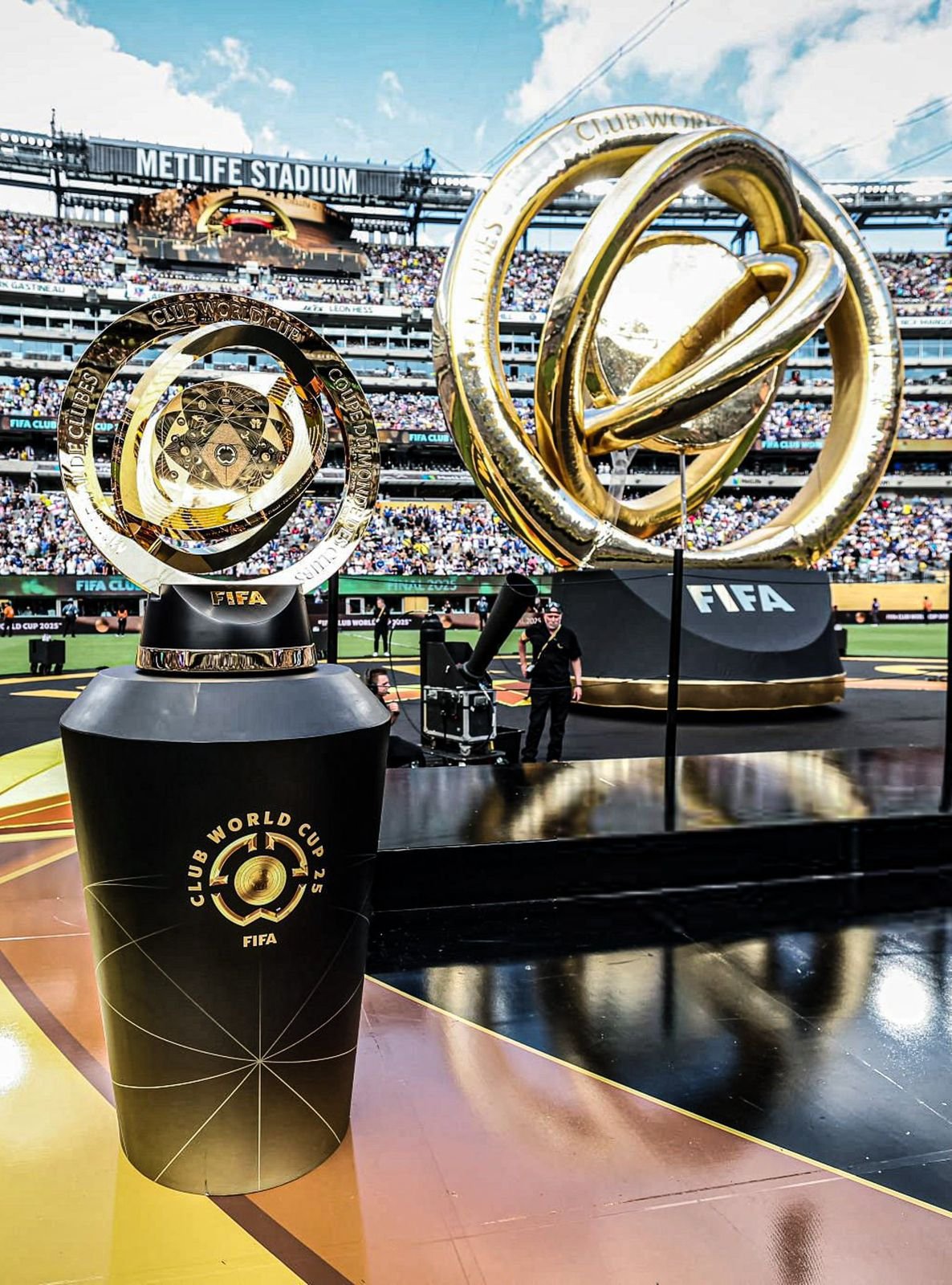 الـغارديان: الاتحاد الأوروبي يوافق على خطة فيفا لزيادة عدد الأندية في كأس العالم للأندية ليصبح 48 ناديًا بدلًا من 32 ناديًا 