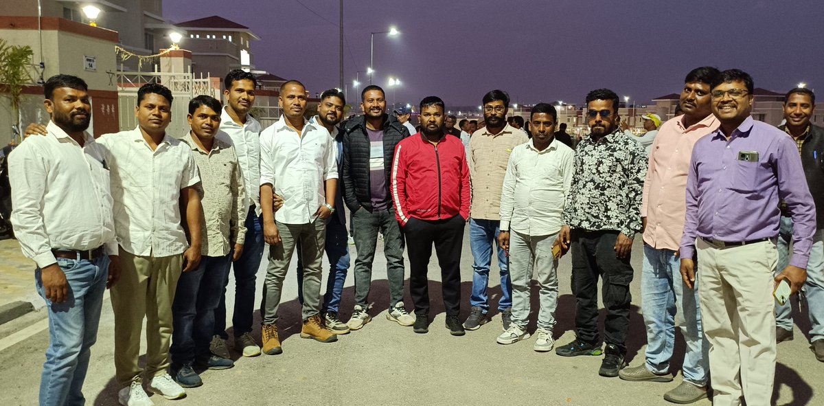 #Tiger के राँची विधानसभा में आवंटित आवास पर अपने JLKM साथियों के साथ। प्रत्येक दिन लगभग सैकड़ों लोग Tiger Jairam Mahato - Krantikari  से मिलने व आवास देखने पहुंच रहे हैं ।  Jairam Kumar Mahato  सबके दिलों में बस चुके हैं । सभी जिला के लोग पहुँच रहे हैं।