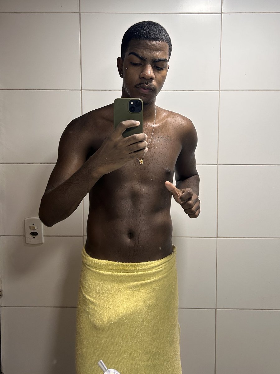pretozadu's tweet photo. Molhadin 💦 https://t.co/rm8ScknerL