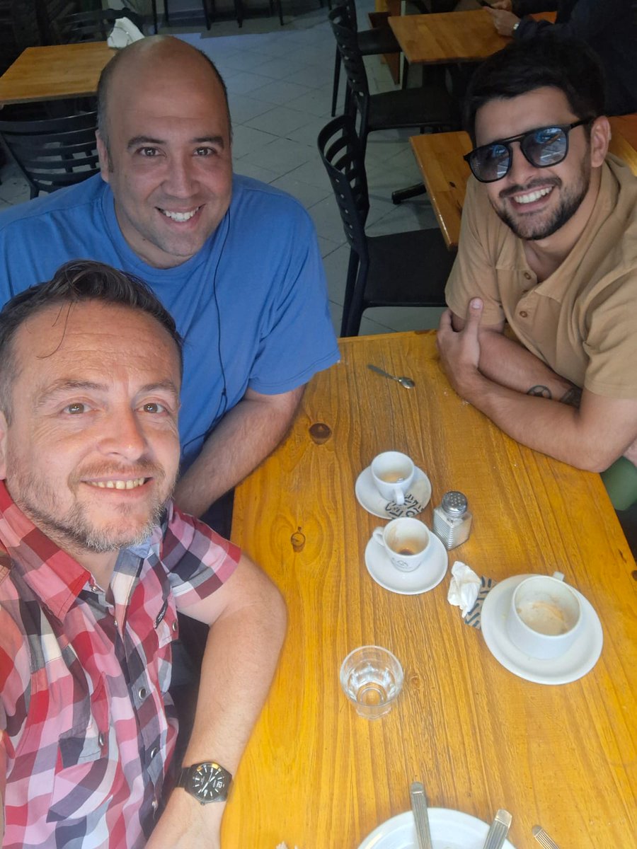 #PAUSA con los amigos movileros <a href="/PabloOlivarez9/">Pablo Olivarez</a> <a href="/alejandropozo/">Alejandro Pozo</a>