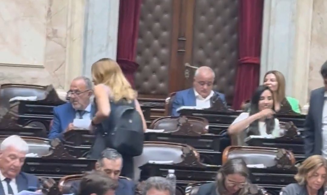 Aunque agache la cabeza igual se tiene que saber que <a href="/javier_noguera/">Javier Noguera</a> se sentó q dar quorum para la reforma laboral esclavista. Muy opositor en Twitter pero termina siendo una rueda de auxilio de Milei.