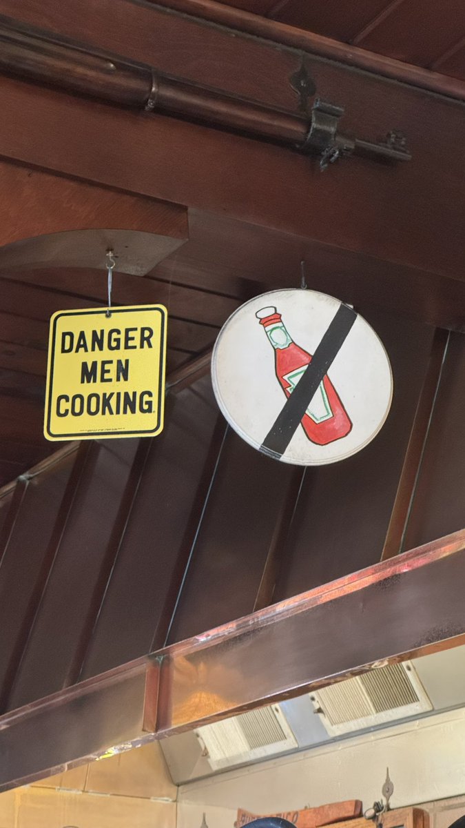 SirYacht_'s tweet photo. The origin of the American hamburger, Louis Lunch in New Haven, Connecticut 

No ketchup allowed https://t.co/DGct6T5Bah