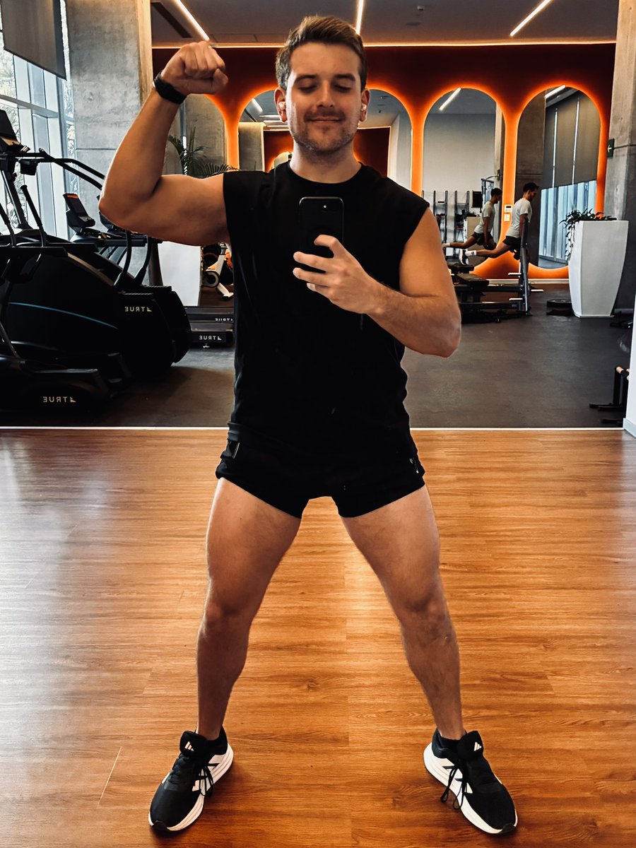 Día de pierna ✅🕺 ¿qué entrenan hoy ustedes? #SigueTusSueños