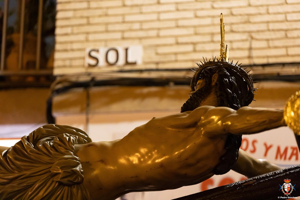 🔴🔵 #𝘼𝘾𝙏𝙐𝘼𝙇𝙄𝘿𝘼𝘿 | CRÓNICA DEL VIACRUCIS DEL STMO. CRISTO DE LAS CINCO LLAGAS

El Señor de las Cinco Llagas presidió la Eucaristía de Cenizas en el presbiterio de la Basílica; junto a Él, hermanos, fieles y devotos participaron del rito de imposición con el deseo