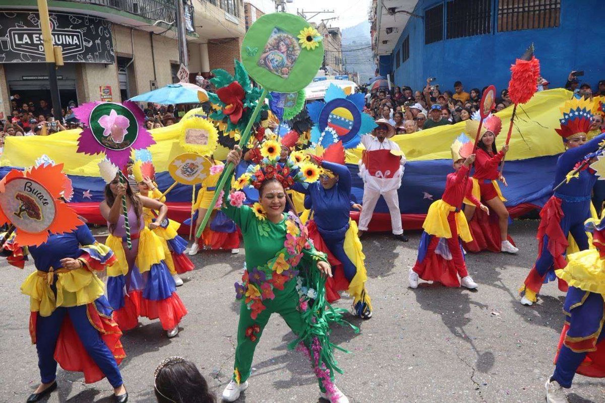 soymanuela_1's tweet photo. Más de 7 millones 339 mil personas se movilizaron en todo el país durante los Carnavales 2026. ¡Un éxito para nuestro pueblo! Venezuela sigue avanzando 🇻🇪

#CHCh https://t.co/XBC4gh3ab3