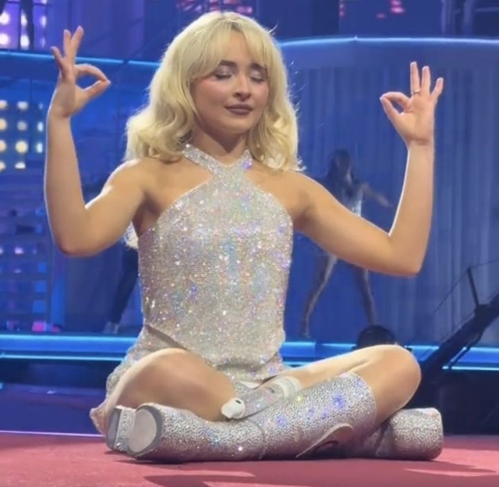 repeat after me slowly: ‘i don’t need to tear down other women wrestlers to uplift my fave.’ breathe. now again