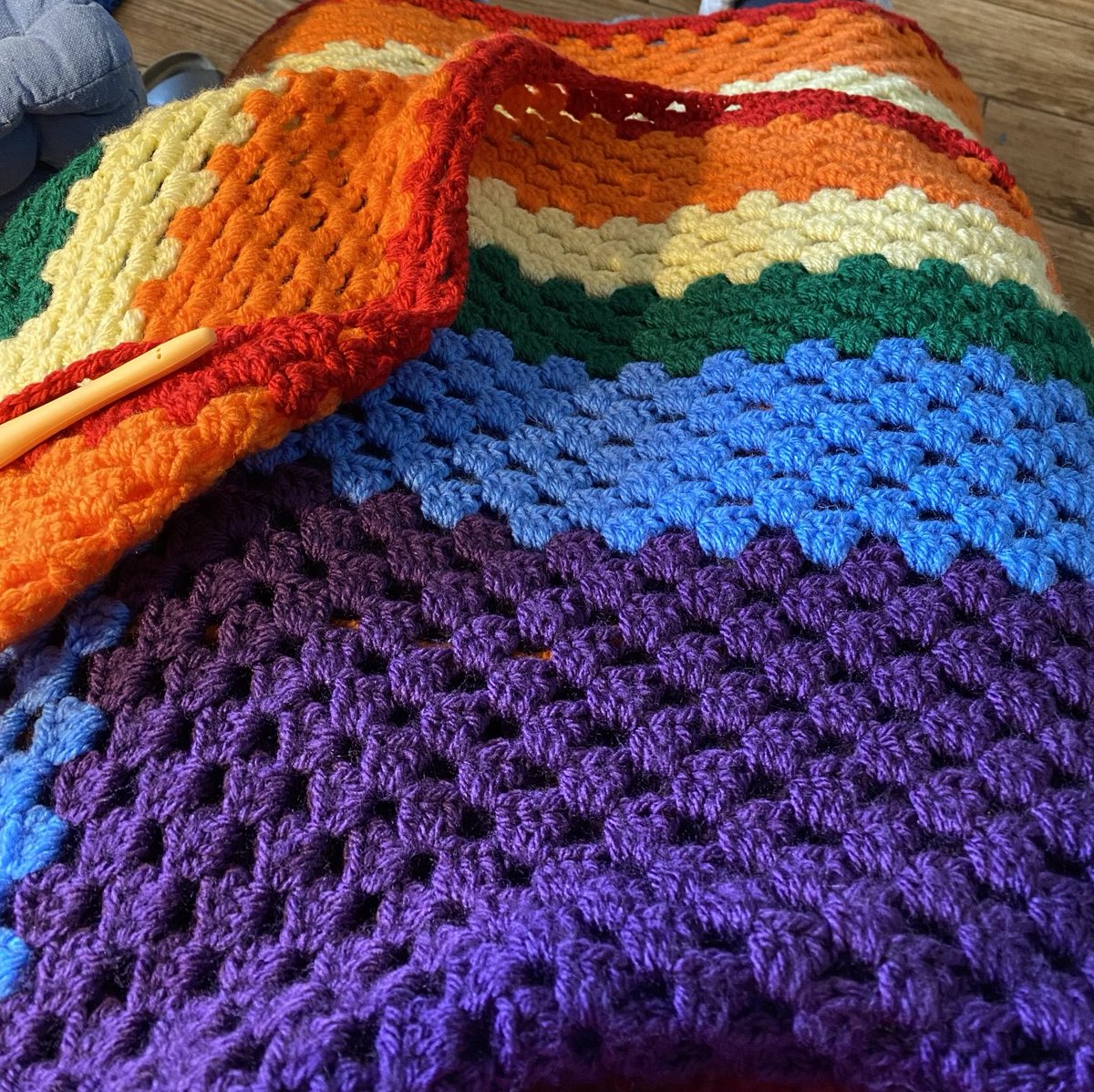 Na een hele fijne en gezellige koffieochtend in ‘t Olde staduus de boodschappen gedaan en toen gauw naar huis voor de 1500 meter mannen😍 Ondertussen weer een heel stuk kunnen haken aan de deken voor ons lieve buurjongetje❤️